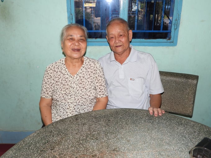 Năm 1963, ông Tư Mỏi mất một bàn tay do trái lựu đạn nổ, nhưng sau đó vẫn tiếp tục chiến đấu, bắn súng bằng 1 tay. Lập nhiều chiến côn hiển hách, nhưng năm 1982, ông xin nghỉ hưu sớm, trở về chăm lo gia đình nhỏ mà ông vừa xây dựng với một đồng đội. Ảnh: Phúc Lập.