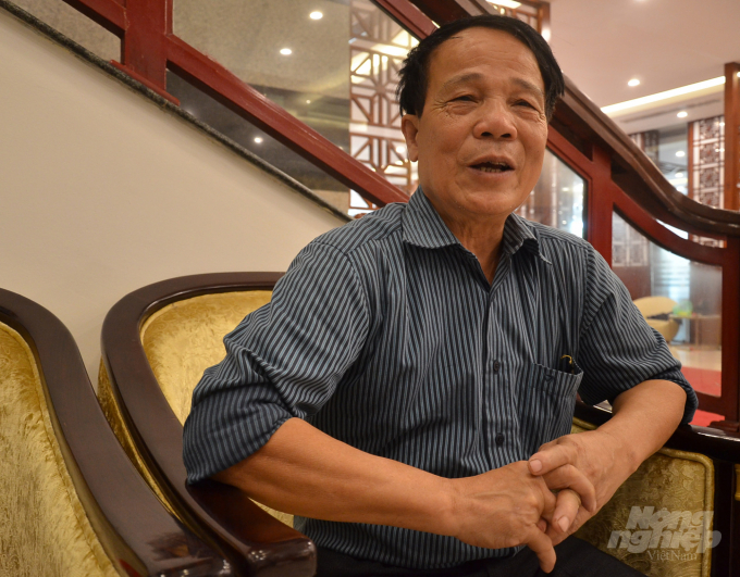 Ông Đinh Đức Kháng - Chủ tịch Hội Làm vườn và Sinh vật cảnh tỉnh Hòa Bình. Ảnh: Dương Đình Tường.