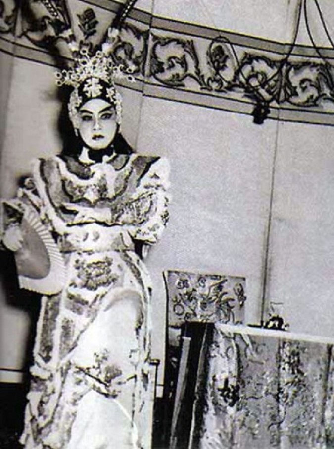 1-vai-dien-phung-ha-2134_20210503_756.jpg Phùng Há với vở 'Phụng Nghi đình' lừng lẫy.