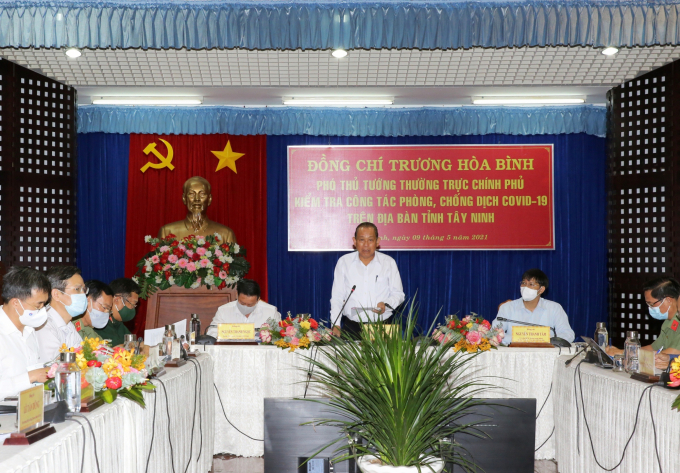 7-1557_20210509_92.jpg Phó Thủ tướng Thường trực Chính phủ Trương Hòa Bình yêu cầu phải dự liệu các tình huống xấu nhất để sẵn sàng các giải pháp ứng phó phù hợp, hiệu quả. Ảnh: VGP/Mạnh Hùng.