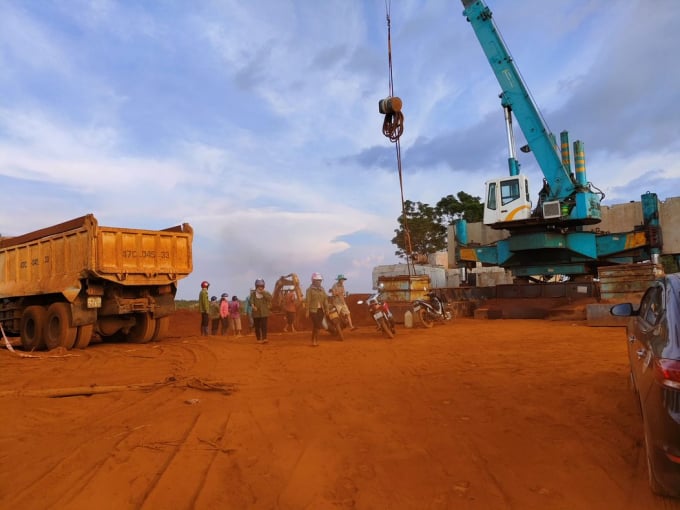 Nhiều doanh nghiệp bỏ qua các cơ sở pháp lý để thực hiện dự án, gây bức xúc trong nhân dân. Ảnh: Minh Hậu.
