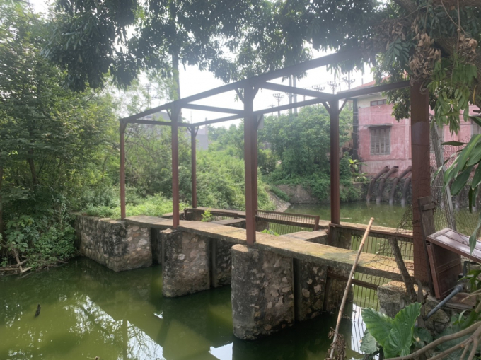 Phần đất của gia đình ông Phạm Hữu Vọng, bà Phạm Thị Nguyên đã hiến đển xây dựng trạm bơm tiêu Đông Mỹ