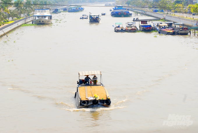 watermark_kenh-sang-xa-no--lhv-1819_20210515_466.jpg Kênh xáng Xà No là một tuyến dòng chảy quan trọng, nối sông Mêkông với biển Tây, tạo nên một hệ thống thủy văn thống nhất cho toàn vùng ĐBSCL. Ảnh: Lê Hoàng Vũ.