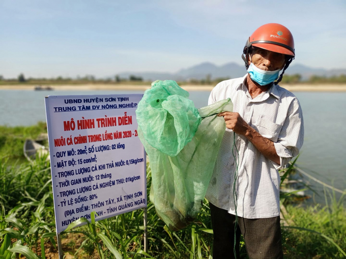 10001122mo-hinh-100011.jpg Mô hình nuôi cá chình đang mở ra hướng mới nhằm khai thác tiềm năng mặt nước sông Trà Khúc. Ảnh: Thu Phượng.