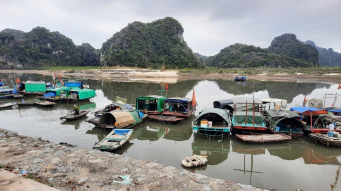053cc0b6091c446d1253eaee418549a3-0801_20210310_148.jpg Ngoài giữ nghề truyền thống, ngư dân các làng chài vẫn bám biển nhưng bằng hình thức khác như dịch vụ du lịch, nuôi trồng thủy, hải sản. Ảnh: Anh Thắng.