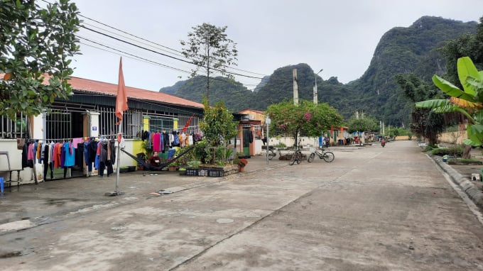 933966e9ecc818d420906e33f48a00a3-0801_20210310_775.jpg Một tuyến đường sạch sẽ tại khu tái định cư Cái Xà Cong. Ảnh: Anh Thắng
