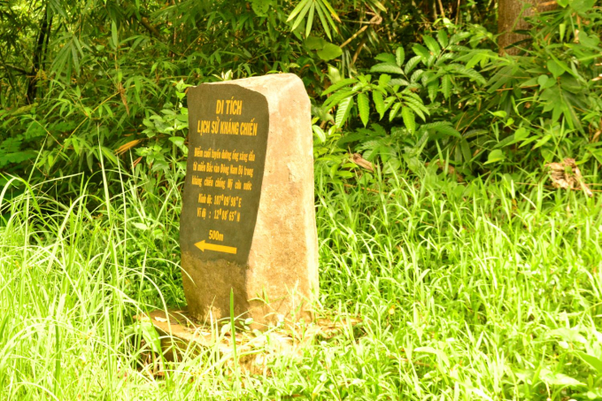 diem-vao-di-tich-lich-su-0802_20210525_22.jpg Bia đá đánh dấu di tích lịch sử ở Bù Gia Mập.