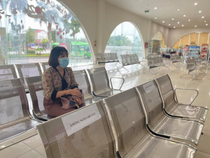 192160709_628512915209845_8255059937173667783_n-0658_20210526_787.jpg Tại khu vực tập trung đông người như bến xe, Trung tâm thương mại đều thực hiện nghiêm yêu cầu '5K' của Bộ Y tế. Ảnh: Gia Hưng.