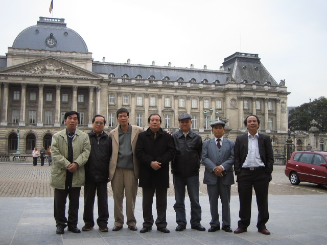 22400655ba-lan-059-224006.jpg Đoàn nhà văn Việt Nam.
