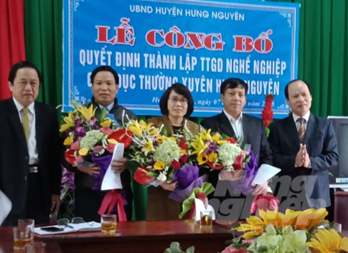 watermark_img_20210630_110625-1213_20210630_335.jpg Trái ngược với những hình ảnh này, trên thực tế nội bộ tại Trung tâm GDNN-GDTX huyện Hưng Nguyên chưa lúc nào yên ả.