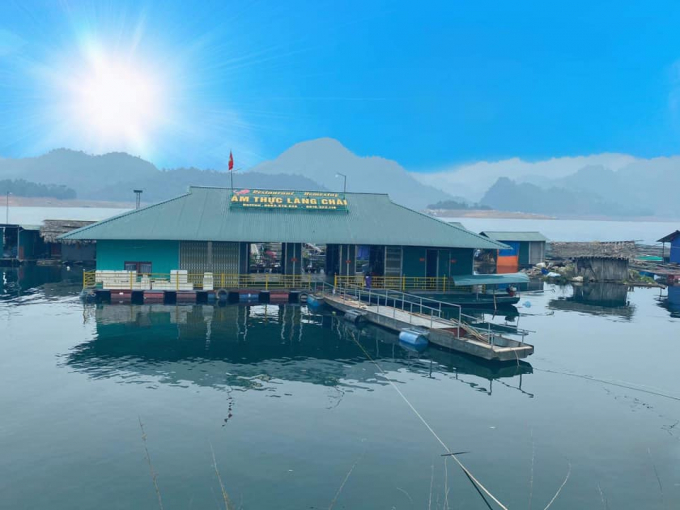 Homestay Ẩm thực làng chài giữa hồ Na Hang đã và đang là điểm dừng chân của du khách. Ảnh: N.T.Lượng.