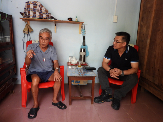 dscn0029-0451_20210713_838.jpg Ông Dương Văn Lễ đang hồi ức về làng 'công tra' xưa. Ảnh: Trần Trung.