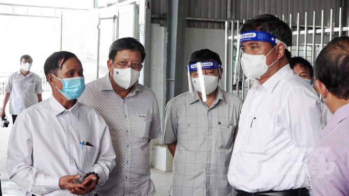 Working group 970 of the Ministry of Agriculture and Rural Development on a trip connecting agricultural product consumption. Photo: Minh Sang.