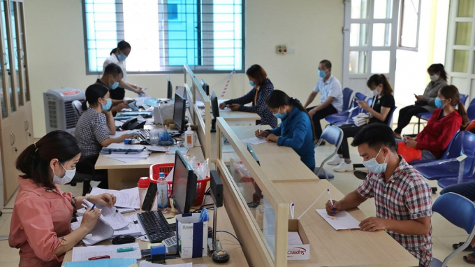 Người lao động đến Trung tâm Dịch vụ việc làm tỉnh Đồng Nai giải quyết chế độ trước giãn cách xã hội. Ảnh: CTV.