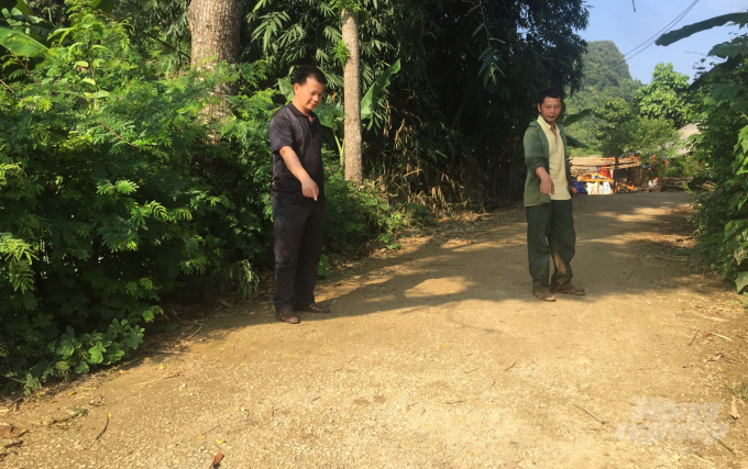 Đoạn đường 100m còn lại của tuyến đường nông thôn mới Cốc Ngườm - Lũng Chi chưa được đơn vị thi công khắc phục. Ảnh: Công Hải.