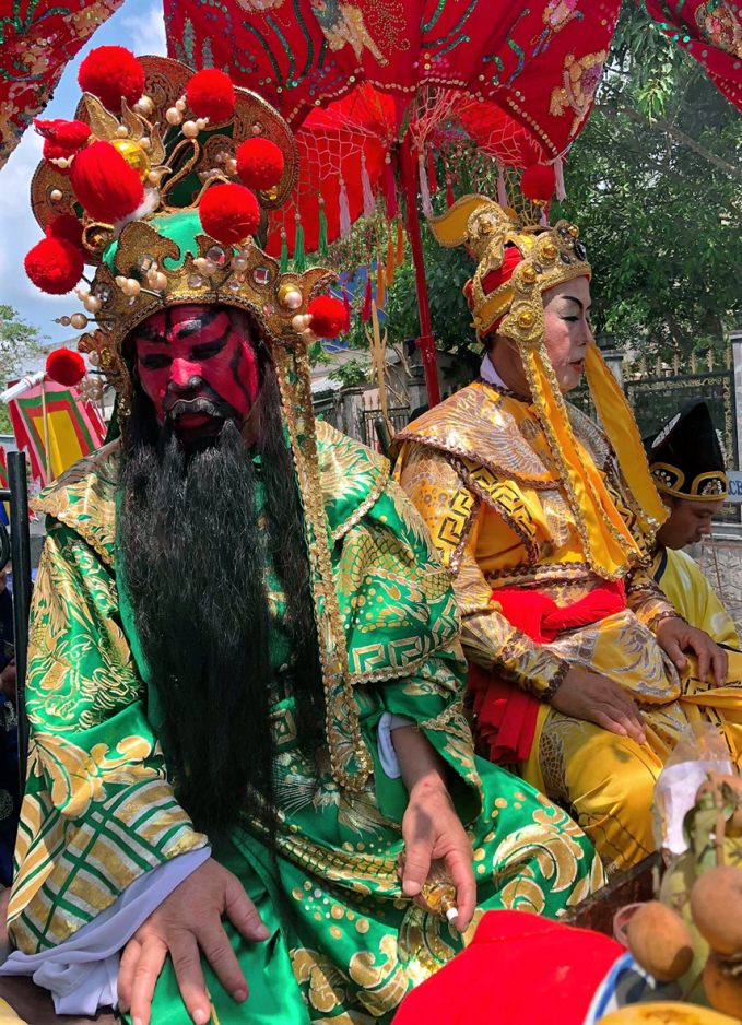 cau-an-thuong-nguon-mieu-am-nhon-1-1109_20210821_559.jpg Sắc màu các vị thánh trong lễ cầu an.