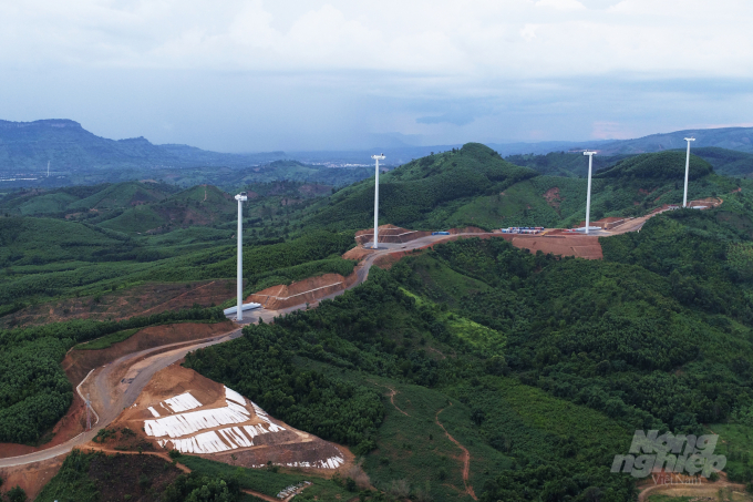 watermark_dji_0117-1919_20210823_392.jpg Một dự án điện gió đang thi công ở huyện Hướng Hoá. Ảnh: Công Điền.