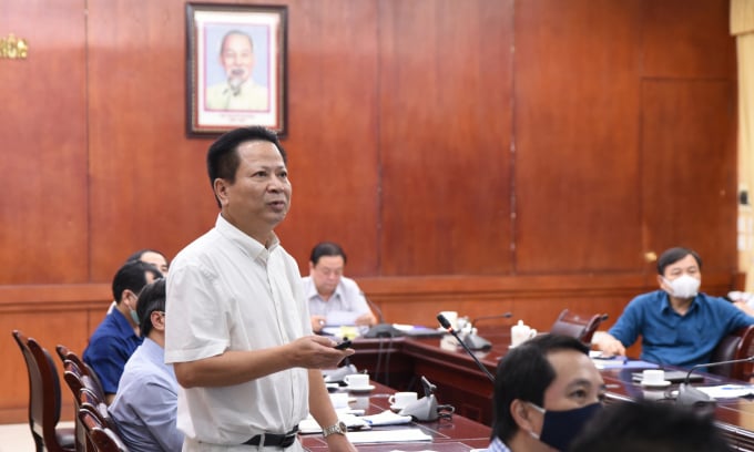Ông Nguyễn Hải Thanh - Cục trưởng Cục Quản lý xây dựng Công trình (Bộ NN-PTNT) trình bày báo cáo tiến độ giải ngân vốn đầu tư công năm 2021 được Chính phủ giao Bộ NN-PTNT. Ảnh: Minh Phúc.