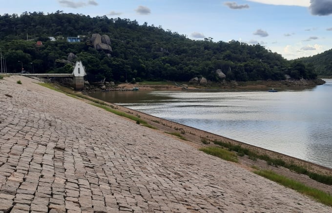 Hành lang an toàn công trình thủy lợi Ayun Hạ (huyện Chư Prông) luôn được kiểm tra, bảo vệ. Ảnh:Tuấn Anh.