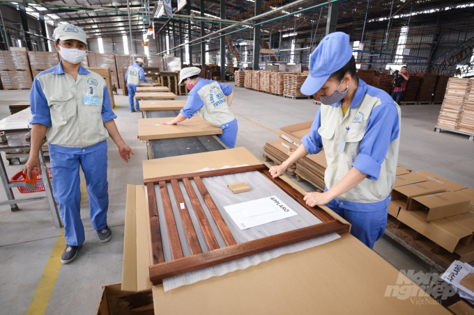 watermark_go-2-1638_20210907_218.jpg Doanh nghiệp trong ngành gỗ đang đối mặt với khó khăn rất lớn do thiếu hụt lao động. Ảnh: Tùng Đinh.