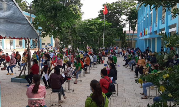 Hiện tại, Đồng Nai có một số doanh nghiệp sử dụng số lượng lớn người lao động phải tạm thời cho nghỉ việc gồm: Công ty TNHH Pouchen Việt Nam với khoảng 16.000 người, Công ty Taekwang Vina với gần 14.000 người, Công ty Chang Shin Việt Nam với 42.000 người, Công ty Hwaseung Vina với 15.000 người...