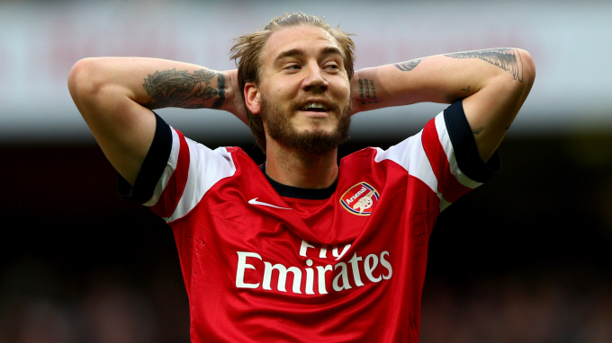 a-1113_20210916_243.jpg Bendtner từng đổi nhiều số áo, nhưng không thể thành công.