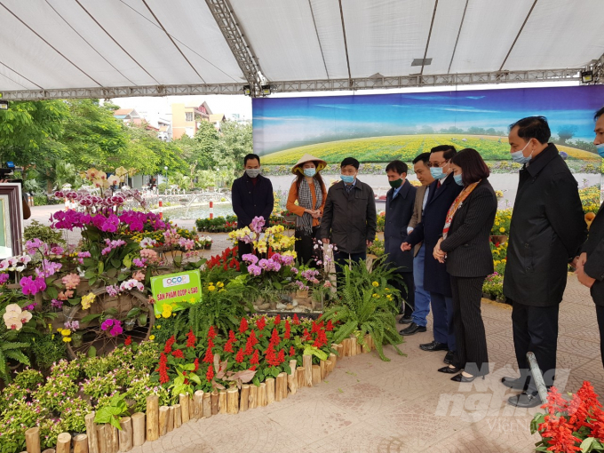 watermark_cac-san-pham-ocop-ha-noi-link7-1532_20210426_687.jpg Trưng bày sản phẩm nông nghiệp của Hà Nội. Ảnh: Tư liệu.