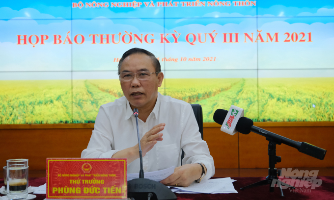 watermark_bata0946-1445_20211005_687.jpg Thứ trưởng Phùng Đức Tiến phát biểu tại buổi họp báo thường kỳ quý III/2021 của Bộ NN-PTNT. Ảnh: Bảo Thắng.