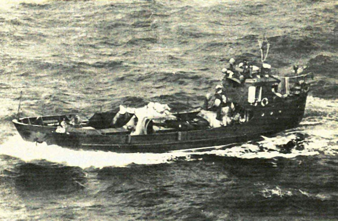 16495658tau_100_tan_so_hieu_198-164956.jpg Tàu không số 100 tấn số hiệu 198.