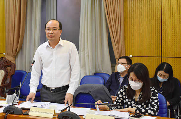 22102021-btp-hop-bao-quy-iii-2021-3-0853_20211107_597.jpg Ông Nguyễn Thắng Lợi - Phó Tổng cục trưởng Tổng cục THADS Bộ Tư Pháp chỉ rõ những sai phạm của Chi cục Thi hành án dân sự quận Bắc Từ Liêm.