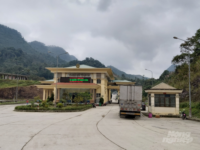 watermark_20191120_092640-1742_20211109_455.jpg Xuất nhập khẩu thời điểm cuối năm tại Cửa khẩu Nậm Cắn có nhiều chuyển biến. Ảnh: Việt Khánh.