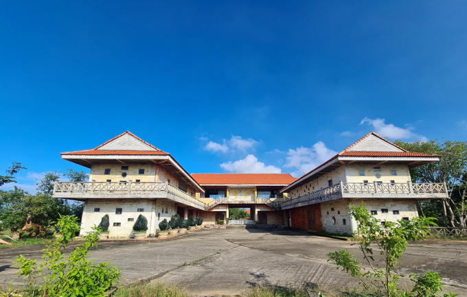 Khung cảnh đìu hiu bên trong Khu du lịch sinh thái hàng ngàn tỷ đồng. Ảnh: L.K.