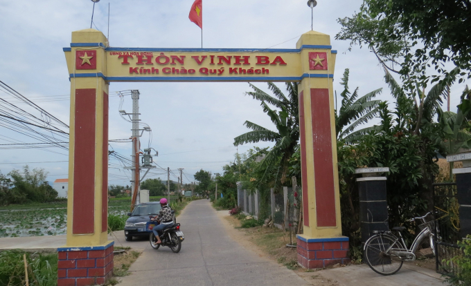 thon-vinh-ba-1140_20211207_895.jpg Đường sá được bê tông hóa sạch sẽ, khang trang, người dân phấn khởi. Ảnh: HN.
