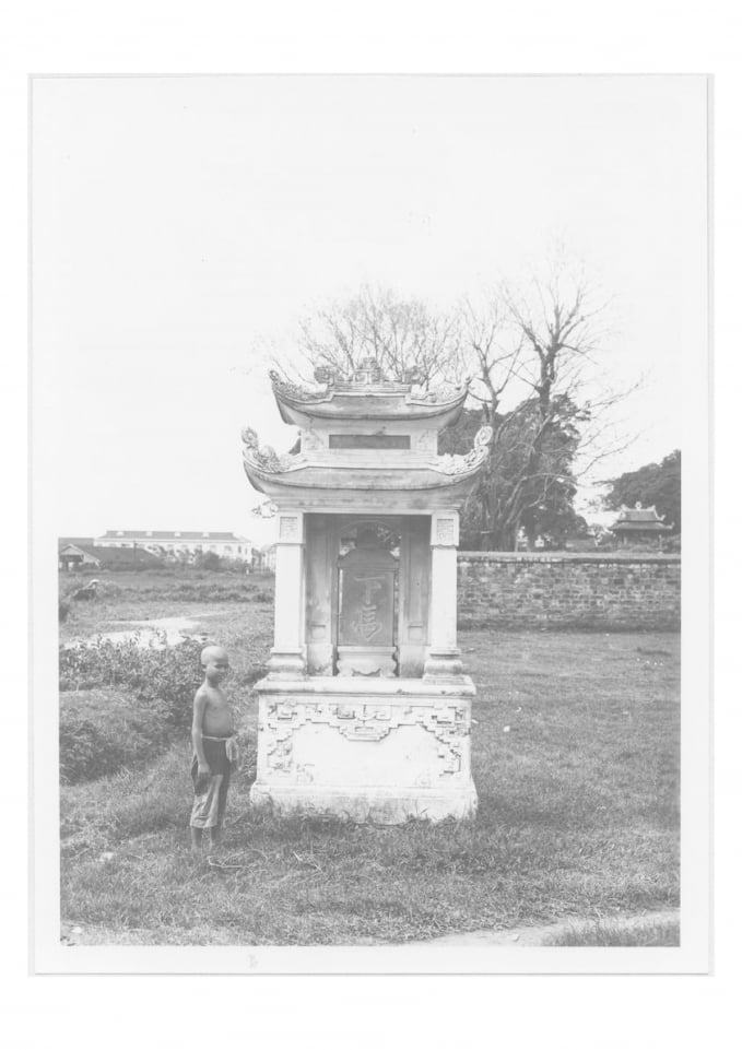1928019bia_ha_ma_tai_van_mieu_dau_the_ki_20_anh_efeo-192801.jpg 'Hạ mã'. Ảnh: Tư liệu.