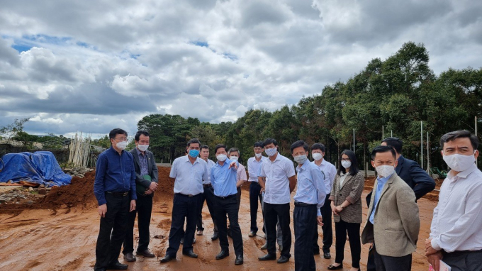 Đoàn công tác của Bộ NN-PTNT kiểm tra tình hình triển khai dự án VnSAT tại Tây Nguyên. Ảnh: LB.