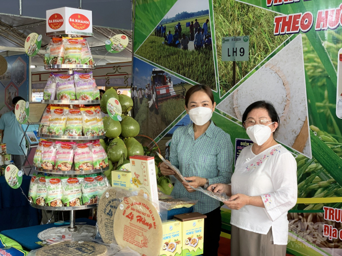 Sản phẩm giá trị tăng thêm ' Ba Khánh' đạt chứng nhận HVNCLC – CHN được trưng bày tại Festival lần thứ V – Vĩnh Long. Ảnh: BSA.