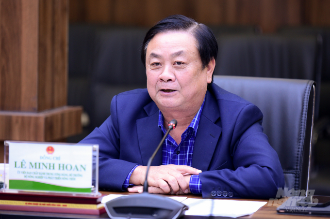 watermark_xktq-4-2013_20220309_370.jpg Để chuyển sang chính ngạch, Bộ trưởng Lê Minh Hoan khẳng định cần xây dựng lộ trình, thang đo, định vị được thị trường Trung Quốc và đưa ra được trách nhiệm của các bên. Ảnh: Tùng Đinh.
