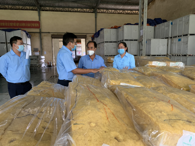 10-san-pham-mu-cao-su-so-che-1041_20220328_685.jpg Năm 2021, dù đối diện rất nhiều khó khăn nhưng các đơn vị cao su ở Tây Nguyên đều hoàn thành và vượt mức kế hoạch. Ảnh: Mai Phương.