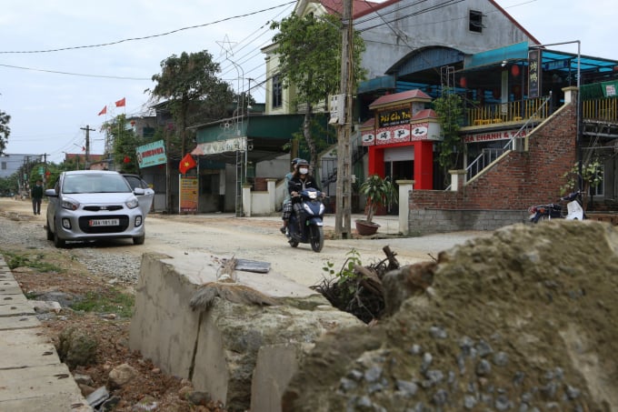 z3336221531364_83e4514ad243f07c8eb64fcb440f765f-1447_20220413_263.jpg Tiềm ẩn nguy cơ tai nạn từ dự án.