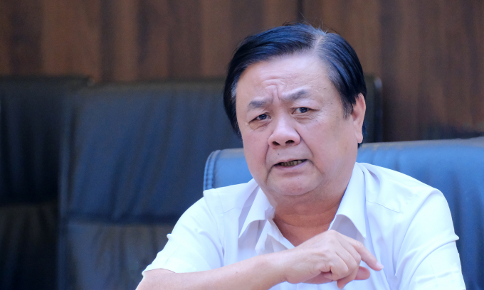 Minister Le Minh Hoan worked with the Directorate of Fisheries on April 14.