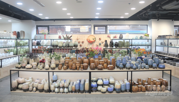 Gian hàng gốm sứ Quang Vinh tại Bảo tàng nghề gốm Bát Tràng (xã Bát Tràng, huyện Gia Lâm, TP Hà Nội). Ảnh: Trung Quân