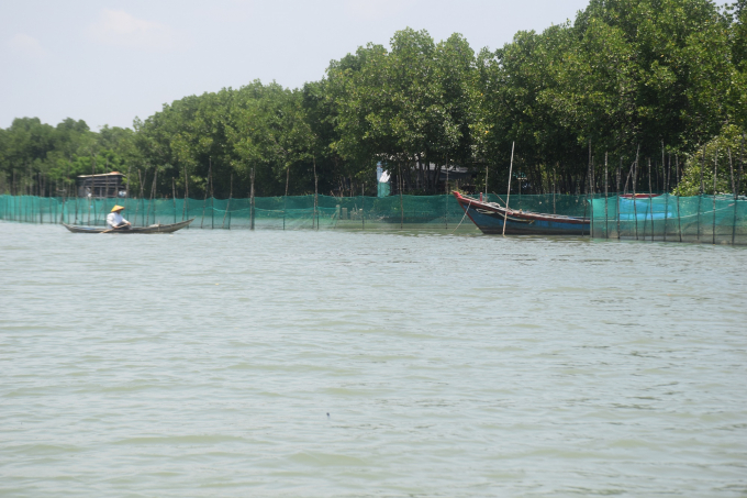 Lưới quây trái phép trong Khu sinh thái Cồn Chim - Đầm Thị Nại được phóng viên NNVN chụp ảnh trong những ngày đầu tháng 5/2022. Ảnh: ĐT.