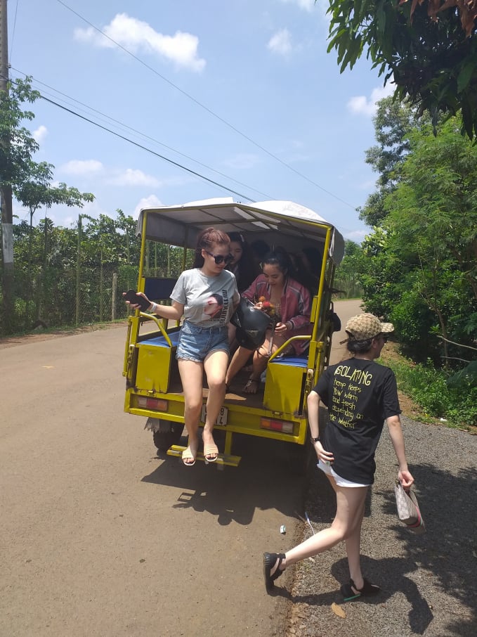 Dịch vụ đưa đón du khách của các nhà vườn rất chu đáo, chuyên nghiệp. Ảnh: Bích Ngọc.