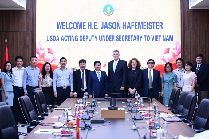 jason-11-1257_20220630_189.jpg Các vấn đề liên quan sản xuất bền vững, thích ứng biến đổi khí hậu hay an ninh lương thực được 2 bên thảo luận, nhất trí để cùng hoàn thành các cam kết, thỏa thuận liên quan. Ảnh: Tùng Đinh.