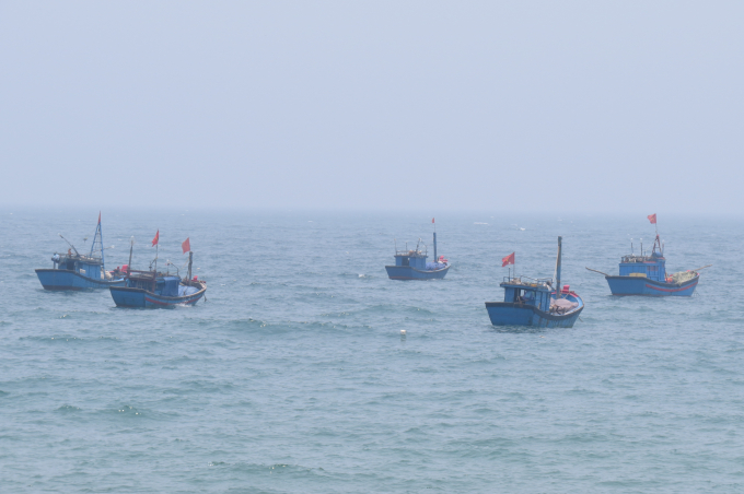 Tàu cá đang hoạt động trên biển. Ảnh: Thanh Kỳ.