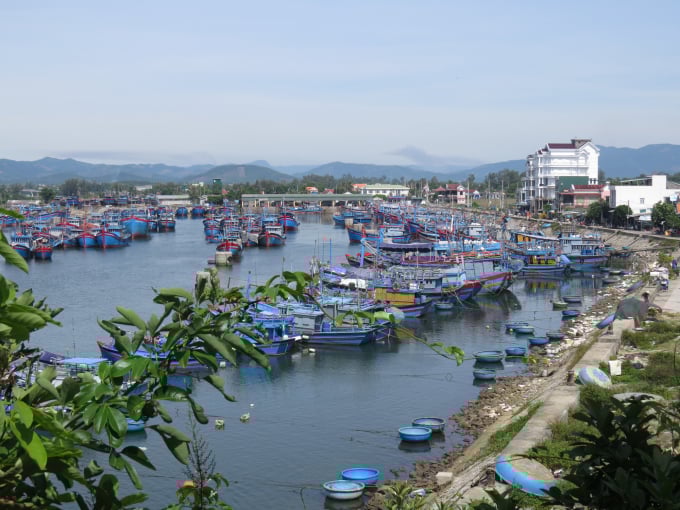 bai-cuoi-cung-nhau-ra-khoi-1721_20220719_732.jpg Khó khăn, nhưng ngư dân vẫn luôn đoàn kết, quyết tâm bám biển. Ảnh: Thanh Kỳ.