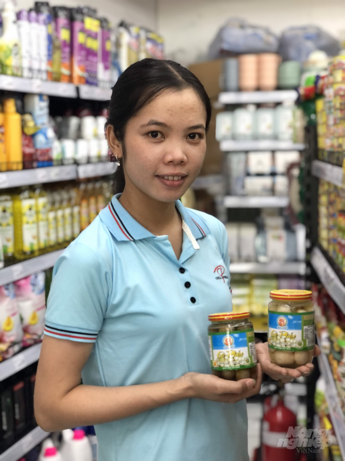 Cà pháo - mắm nêm vào siêu thị. Ảnh: Ngọc Bích.