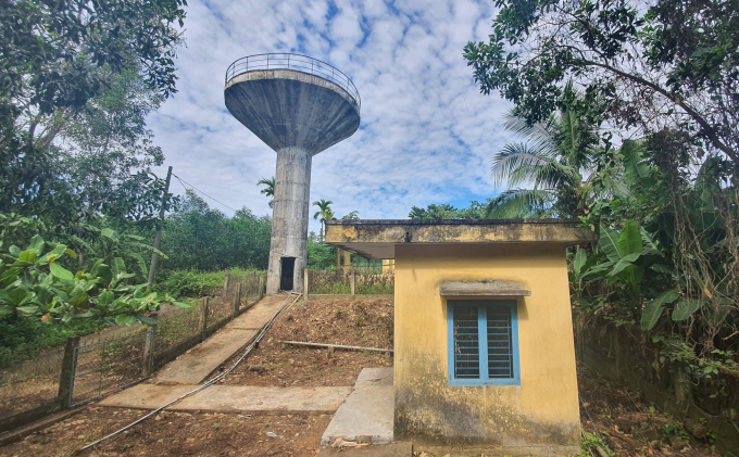 20220803_084944-1904_20220803_974.jpg Công trình cấp nước ở xã Tiên Thọ (huyện Tiên Phước, tỉnh Quảng Nam) được đầu tư xây dựng với kinh phí hơn 3 tỷ đồng nhưng hoạt động được 1 thời gian rồi bỏ hoang gần 4 năm qua. Ảnh: L.K.