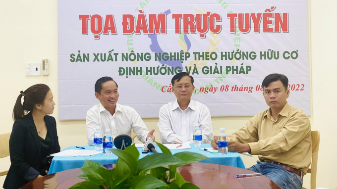 Các diễn giả chia sẻ sôi nổi những giải pháp thúc đẩy sản xuất nông nghiệp hữu cơ. Ảnh: Minh Đãm.