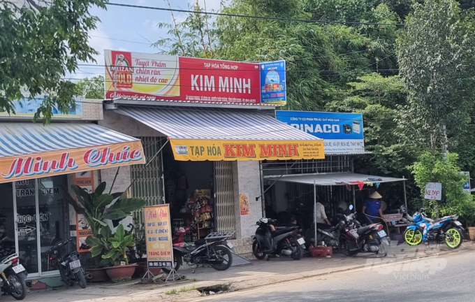 Bà Nguyễn Hồng Phúc đã chuyển nhượng quyền sử dụng đất và tài sản gắn liền với đất (căn nhà tiệm tạp hóa Kim Minh) rồi cao chạy xa bay.